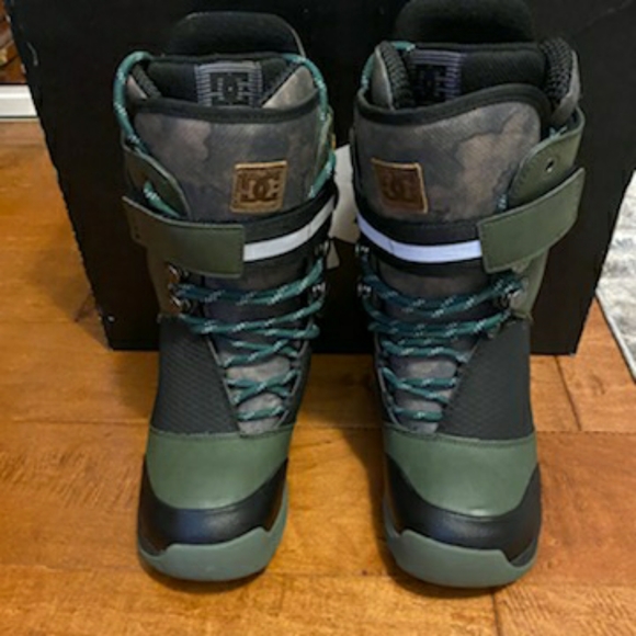 Snowboarding Boots - Picture 4 of 9